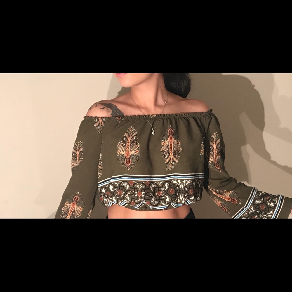 Long sleeve crop shirt